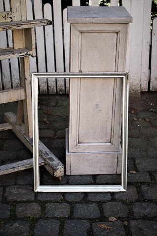 Antique French 19th century wooden frame with original old silver coating and a 
very fine patina.
Outer dimensions: 55x43cm.