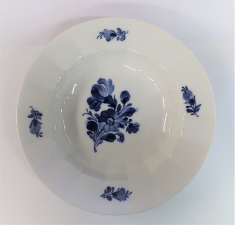 Royal Copenhagen. Blue flower, edgy. Soup plate. Model 8546. Diameter 25 cm. (2. 
quality)