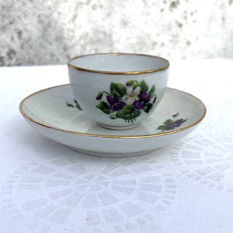 Royal Copenhagen
Cup with violets
*DKK 450