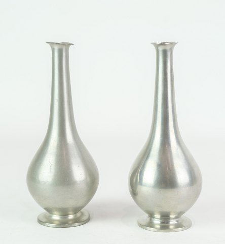 Pair of flower vases, Just Andersen, Tin, no. 1457
Great condition
