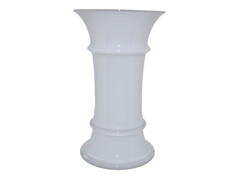 Holmegaard
White MB Vase 17.7 cm.