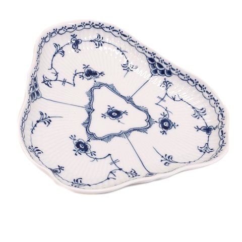 Royal Copenhagen blue fluted half lace plate #515. 
Size: 20,5x23cm