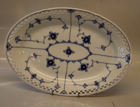 016.6 Oval platter 35 cm (316.6) B&G Blue Traditional porcelain full lace 
pierced rim