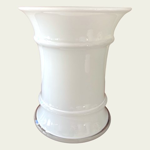 Holmegaard
MB vase
Opal white
*DKK 400