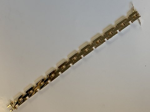 Blok Armbånd 3 RK i 14 karat Guld
Stemplet 585 SKR4
Fra 1969-Skrivers Guldvarefabrik ApS
Længde 18,5 cm ca
Brede 9,11 mm ca
Tykkelse 2,72 mm ca