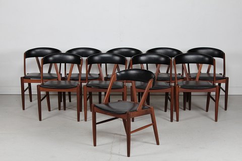 Danish Modern
Set of 10 chairs made of teak or wallnut