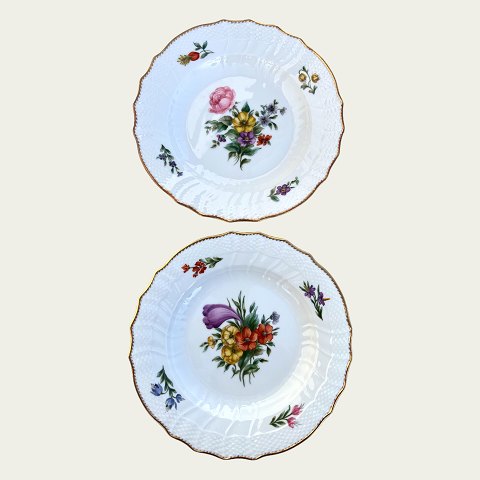 Royal Copenhagen
Zuhause gemalt
Blumenmotiv
Teller
*150 DKK