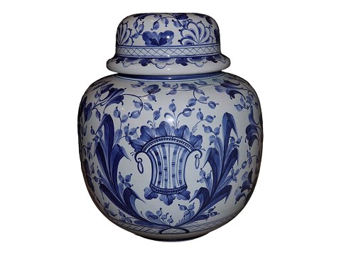 Tranquebar
Extra large lidded jar