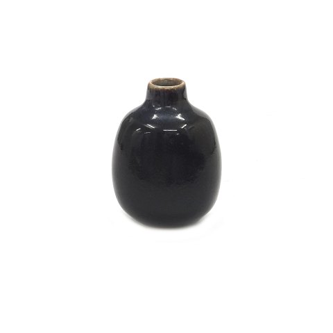 Kleine Vase, Steinzeug, von Nils Thorsson für 
Royal Copenhagen 21393. Signiert. Guter Zustand. 
H: 6,6cm