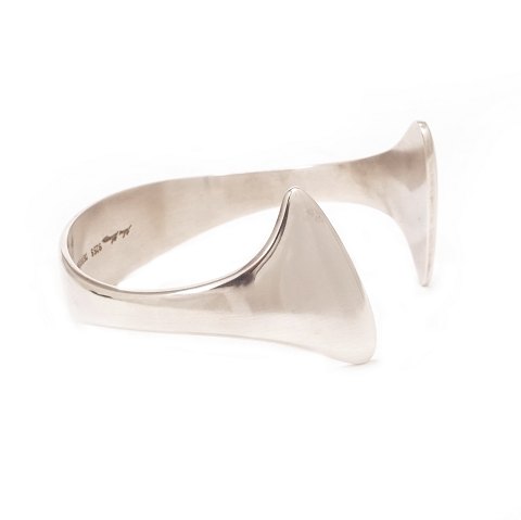 Hans Hansen sterlingsilver bangle. Marked Hans 
Hansen Denmark. Size inside: 6,1x5,5cm