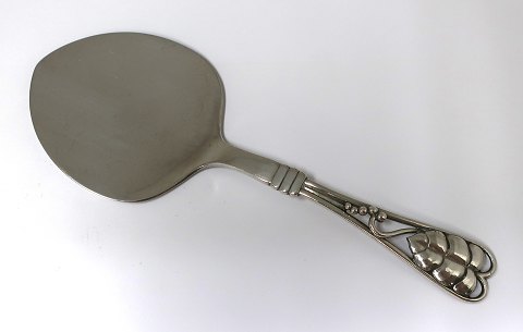 Georg Jensen. Sterling (925). Kagespade. Design 71. Længde 18,5 cm. Produceret 
1925.