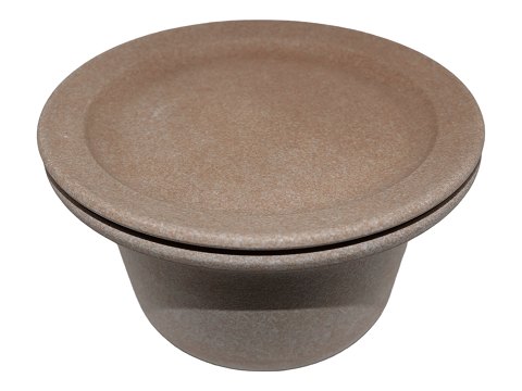 Ildpot
Small lidded round bowl