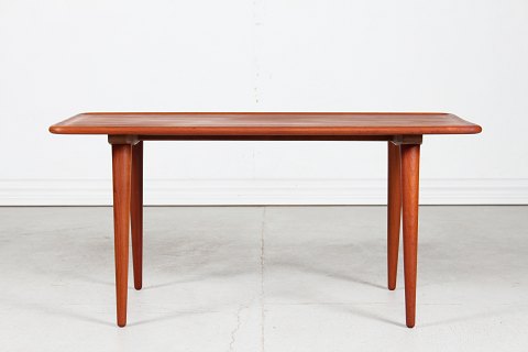 Hans J. Wegner
Coffee table of teak
