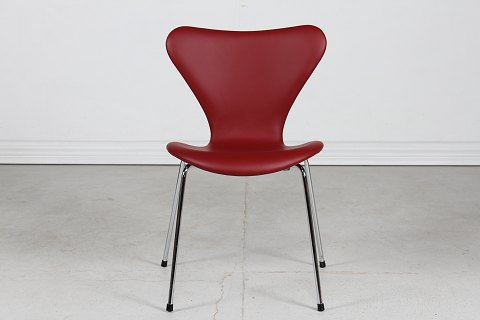 Arne Jacobsen
Seven Chairs 3107
Dark red leather