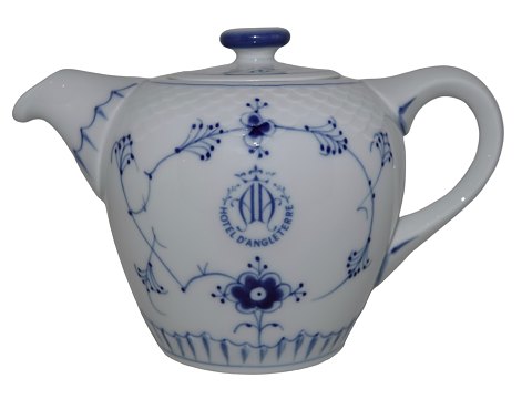 Blue Traditional Thick porcelain
Extra small tea pot for 1 person from Hotel d