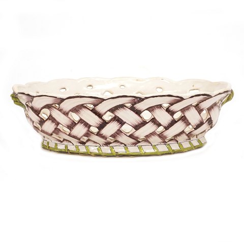 Faience bowl. Stralsund circa 1770. H: 7,5cm. L: 
28cm