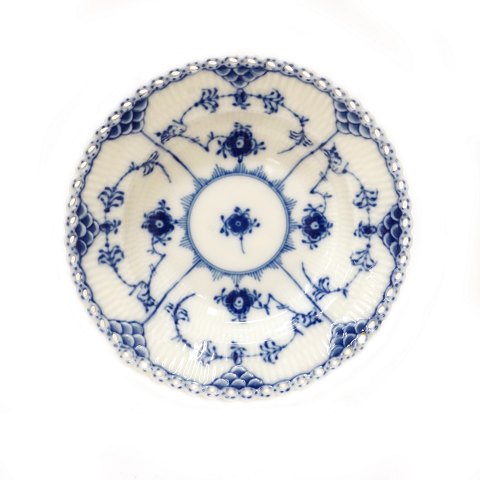Sæt på seks små dybe Royal Copenhagen musselmalet 
helblonde tallerkner 1081. D: 15cm