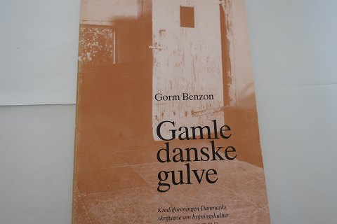 Gamle danske lofter (Old danish floors)
Af Gorm Benzon
En del af en hel serie, som blev udgivet af Kreditforeningen Danmarks 
skriftsserie om bygningskultur
1988 
Sideantal: 160
In a good condition