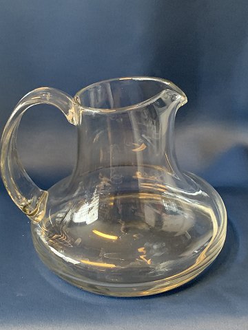 Glass water jug
Height 12 cm approx