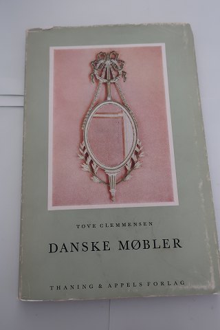 Danske møbler (Old furnitures)
Af Tove Clemmensen
Stiludviklingen fra Renææssancen til Klunketid
Thanning & appels Forlag
1963
Sideantal: 97
In a good condition