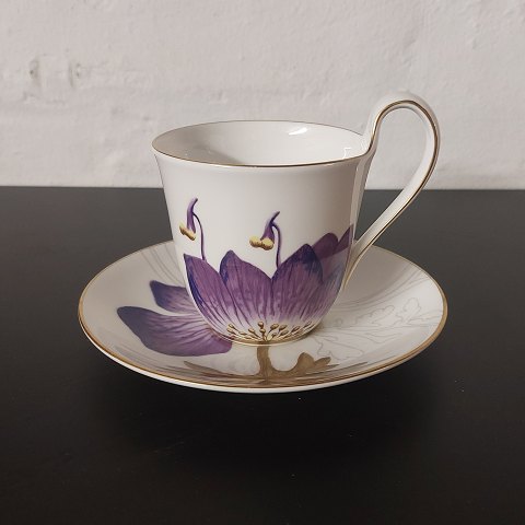 Royal Copenhagen Flora cup with high handle 
&#8203;
