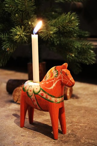 Decorative, old Swedish Dalar horse Christmas stand with room for a small 
Christmas candle on the back...