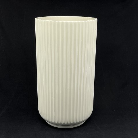 White Lyngby vase, 31 cm.