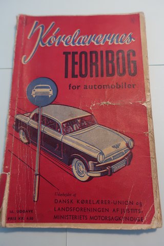 Kørelærernes Teoribog for automobiler
Udgivet af Dans kørelærer union og Landsforeningen af Justitsministeriets 
Motorsagkyndige
1937
16. udgave
Stemplet tidligere indehaver: Wrang´s Køreskole i Sønderborg
Inkl. reklame for Morris 1000
Sideantal: 112