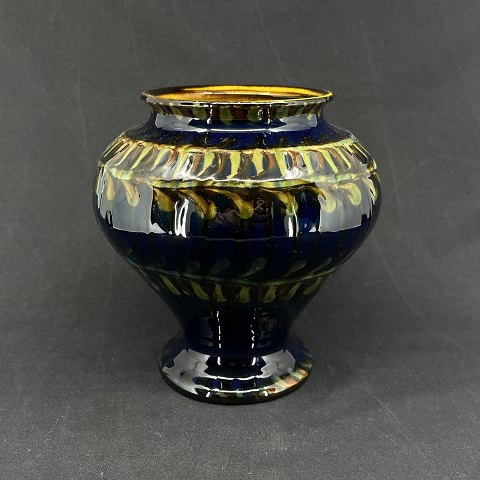 Beautiful Kähler vase with leaver