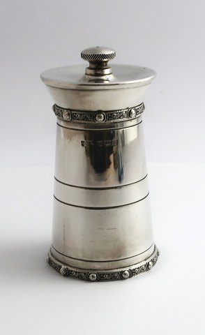 Mappin & Webb. Engelsk sterling peberkværn (925). Højde 9 cm. Produceret 
Birmingham 1970