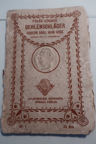 Hakon Jarl Hiin Rige
Et sørgespil
Af Adam Oeehlenschläger
Udgivet af F. L. Liebenberg på Gyldendals Boghandel, Nordisk Forlag
1915
Sideantal 112
Med præget hoved på forsiden
Nr. 1 i serien "Folkeudgaver" fra forlaget
Used condition