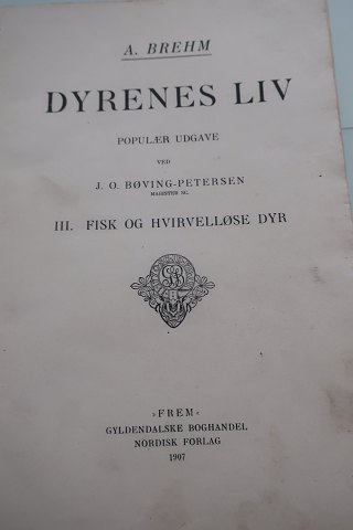 Dyrenes Liv
Bl.a. Fiskene, De hvirvelløse dyr, Edderkopperne, Sneglene, Ormene og mange 
andre
Rigt illustreret
Af A. Brehm
Bind III
Frem, Gyldendals Boghandel, Nordisk Forlag
1907
Sideantal: 590