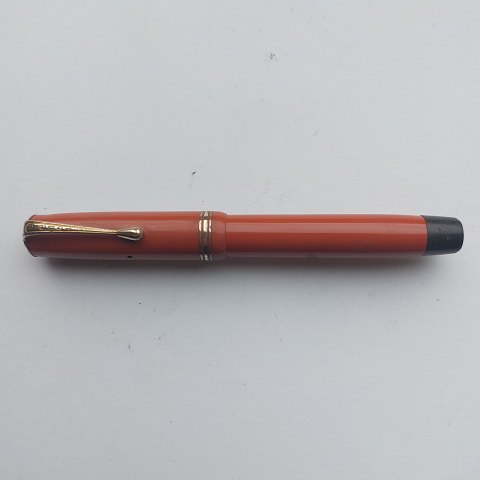 Coral red Penol de Luxe fountain pen
&#8203;