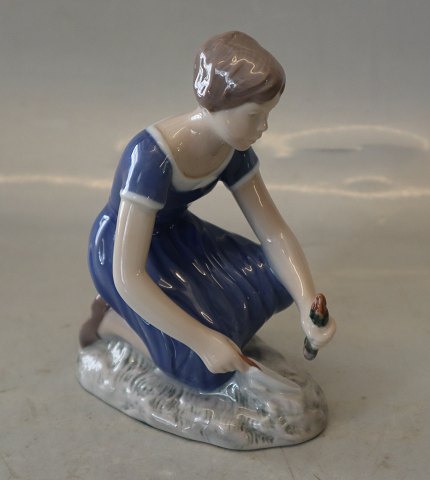 B&G 2356 Girl planting flowers 14 cm, Vita Thymann 1962B&G Porcelain
