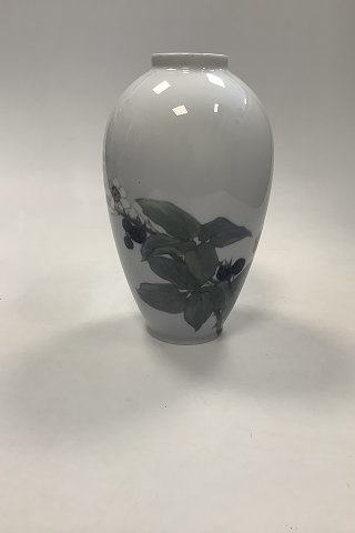 Royal Copenhagen Art Nouveau vase No. 288/47D med Brombær