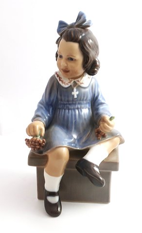 Dahl Jensen. Porcelain figure. Girl with berries "Else". Model 1207. Height 19 
cm. (1 quality)