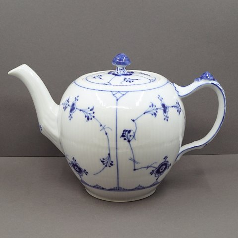 Royal Copenhagen, blue fluted; teapot of porcelain nr. 259