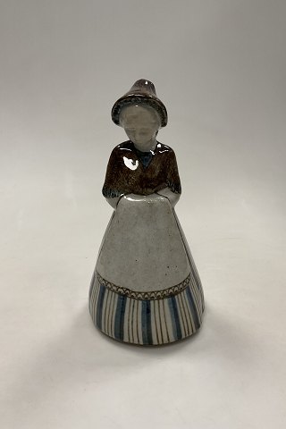 Bing og Grøndahl Figur af Gudrun Meedom Bæch Pige i national dragt no 7205/8