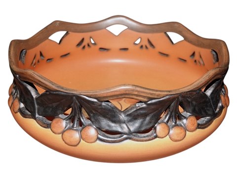 Ipsen art pottery
Large round bowl with pierced border