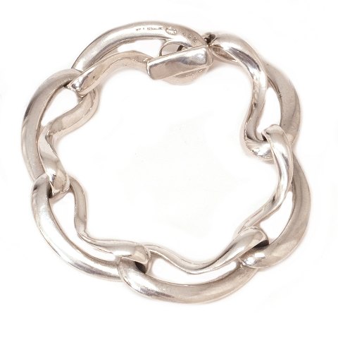 Regitze Overgaard for Georg Jensen Infinity 
sterlingsilver bracelet #452. L: 20cm