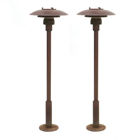 Et par PH-udendørslamper / pullerter 3/2,5 i 
patineret kobber. H: 90cm
