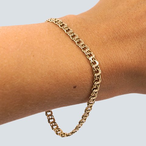 A bracelet of 14k gold, w. 5 mm