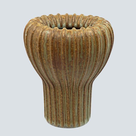 Arne Bang; A stoneware vase, no. 139