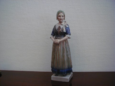 item no: 8910