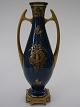 Østrisk Jugend 
vase af 
porcelæn med 
bronze 
montering, h:46
