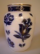 Vase fra 
Lomonosov, den 
Kejserlige 
porcelænsfabrik, 
h:25,5cm. 
dia:19 cm.

