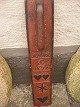 Dansk almue 
kærste gave
manglebræt 
hjertebræt år 
1832
længde 69cm.
0riginial 
maling