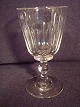 Holmegaard Glas
Med 
halvfacetteret 
kumme på stil 
med knap
CA ÅR 
1880-1900