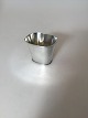 Hans hansen 
Sterling Silver 
Bæger No 397A. 
Designet i 1948 
og denne udført 
i 1961. Måler 
5,1cm ...