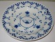 Bing & Grondahl 
Dickens Deep 
Plate No 323. 
Measures 21,4cm 
and is in good 
condition.